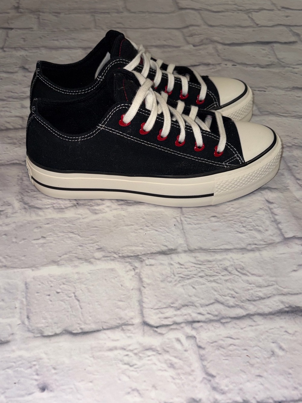 Chuck Taylor All Star Lift Platform Valentine's Day. Size 8